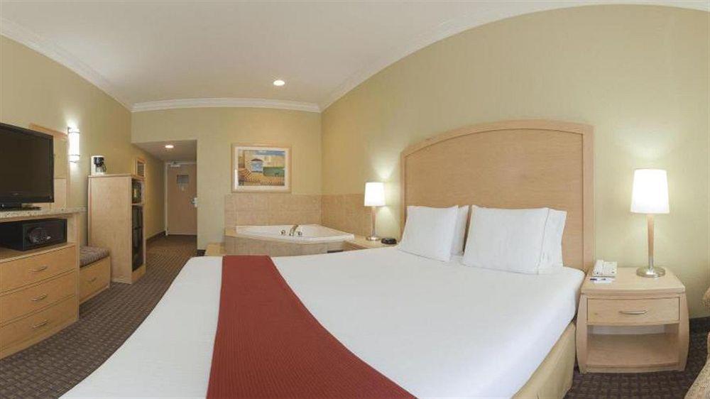 Holiday Inn Express Hotel & Suites Vacaville By Ihg Bagian luar foto