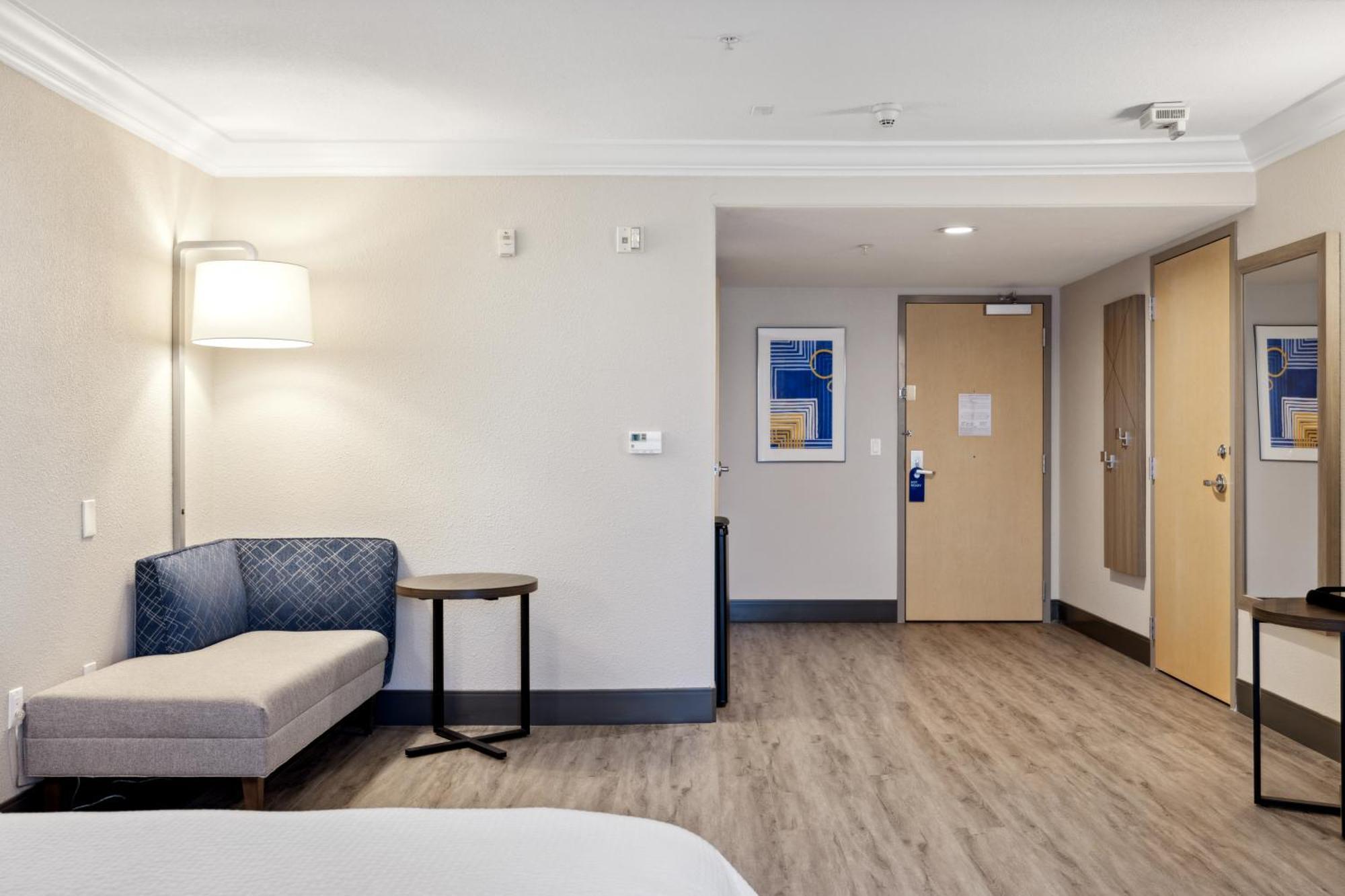 Holiday Inn Express Hotel & Suites Vacaville By Ihg Bagian luar foto