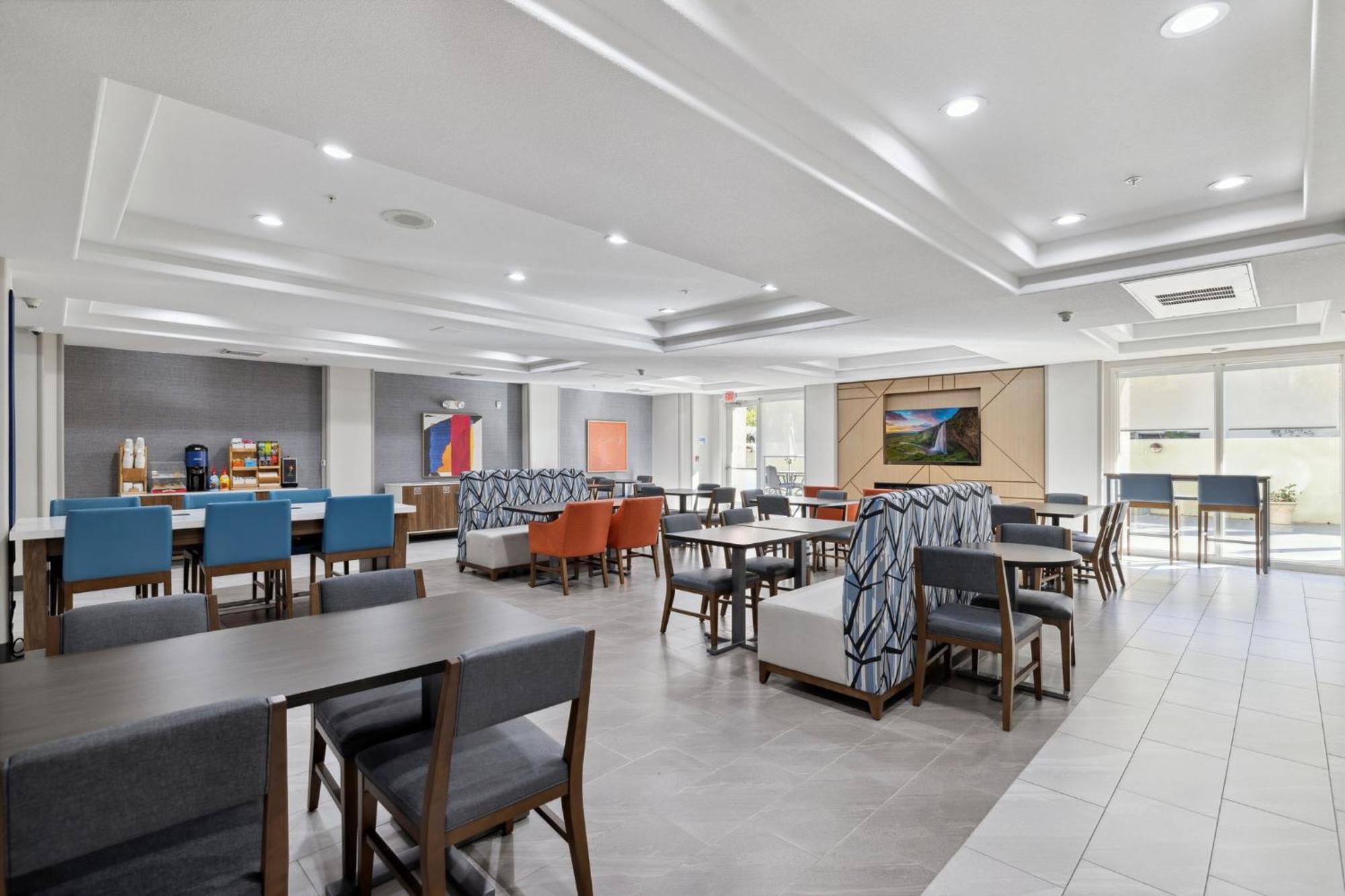 Holiday Inn Express Hotel & Suites Vacaville By Ihg Bagian luar foto
