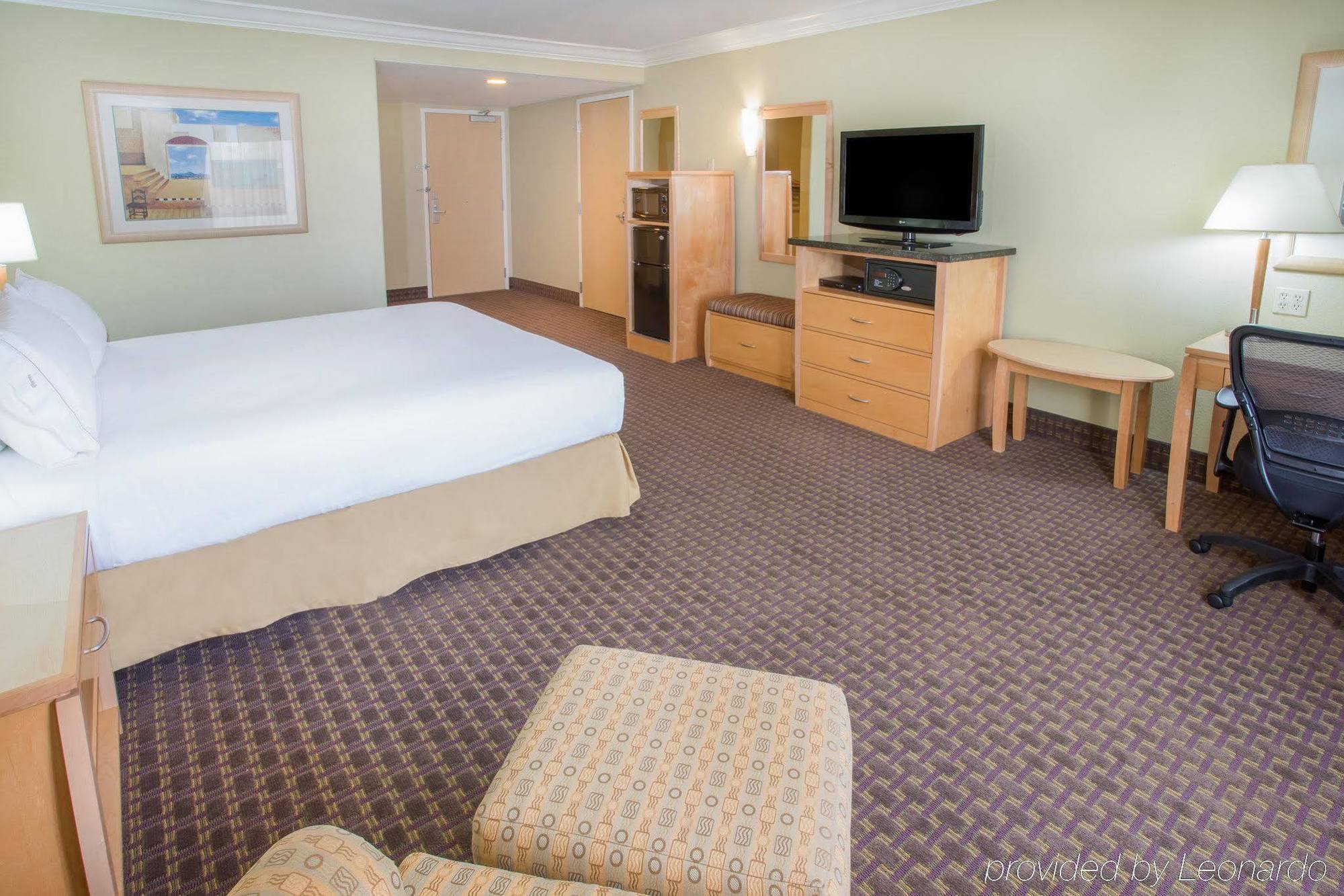Holiday Inn Express Hotel & Suites Vacaville By Ihg Bagian luar foto