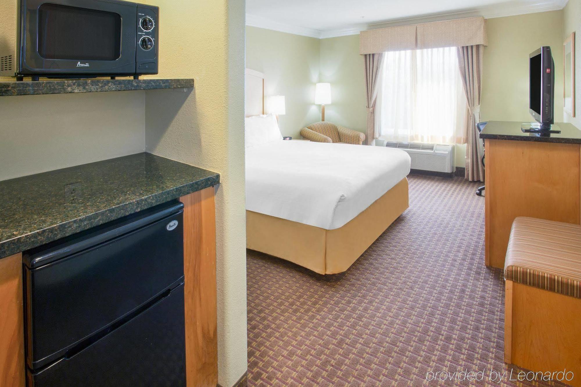 Holiday Inn Express Hotel & Suites Vacaville By Ihg Bagian luar foto